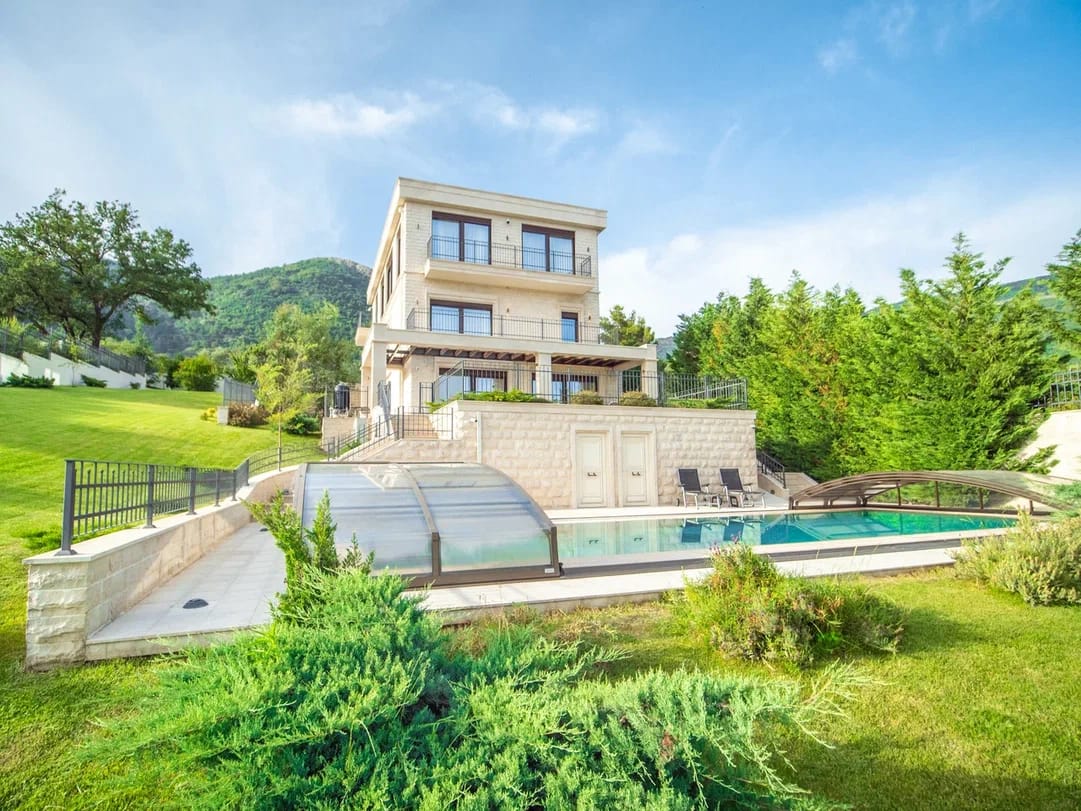 6 bedroom Villa For Sale
