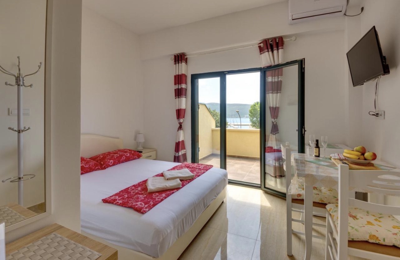 8 bedroom House (unspecified) For Sale