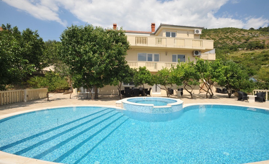 6 bedroom Villa For Sale