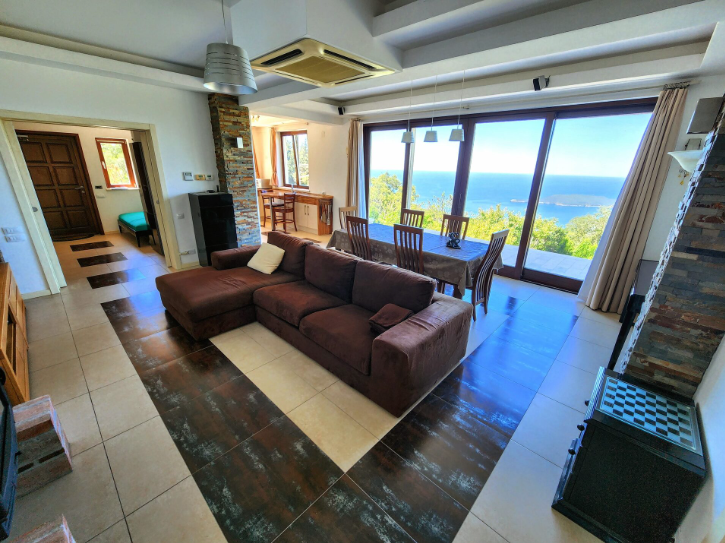 5 bedroom Villa For Sale