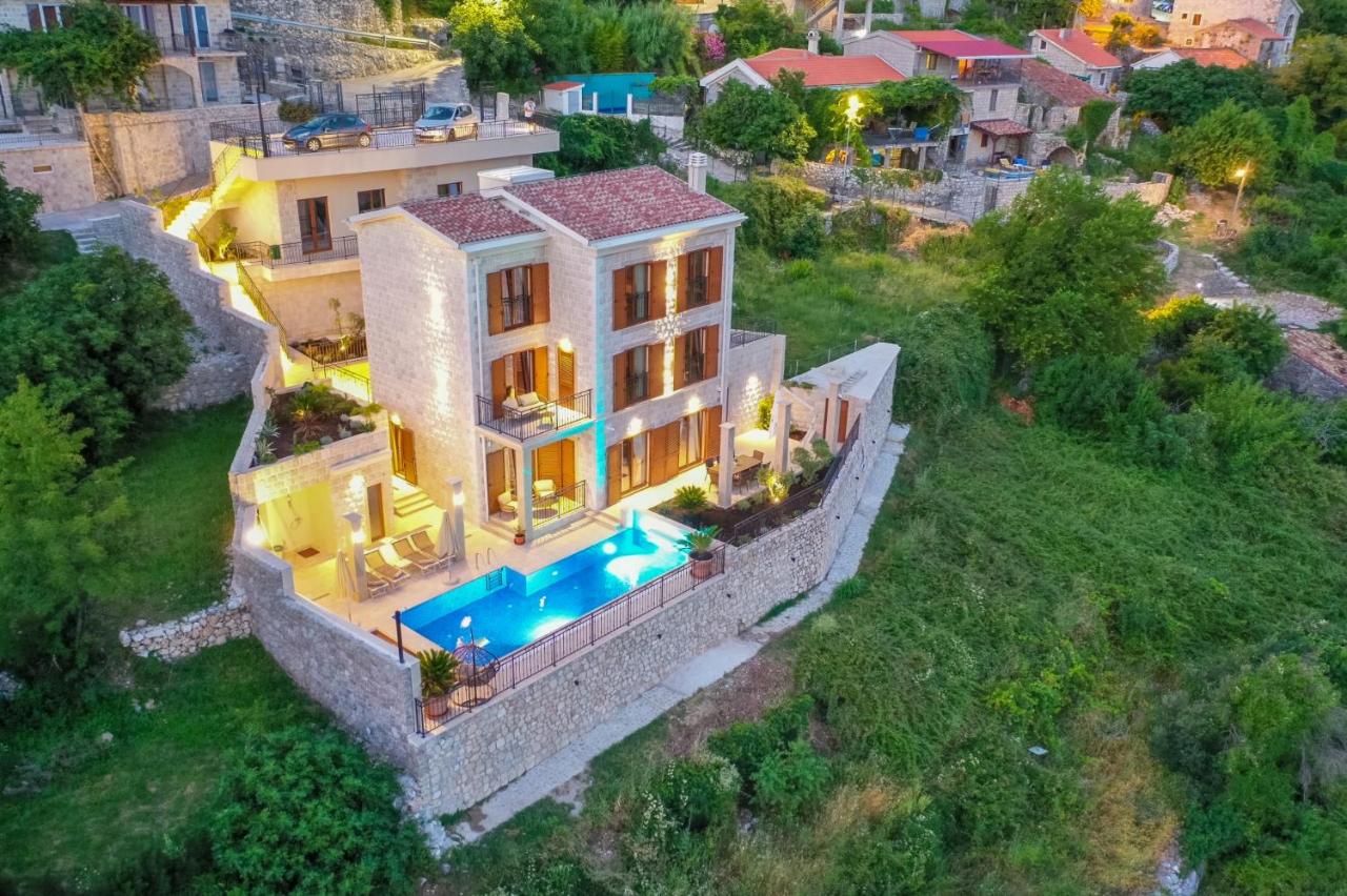 5 bedroom Villa For Sale