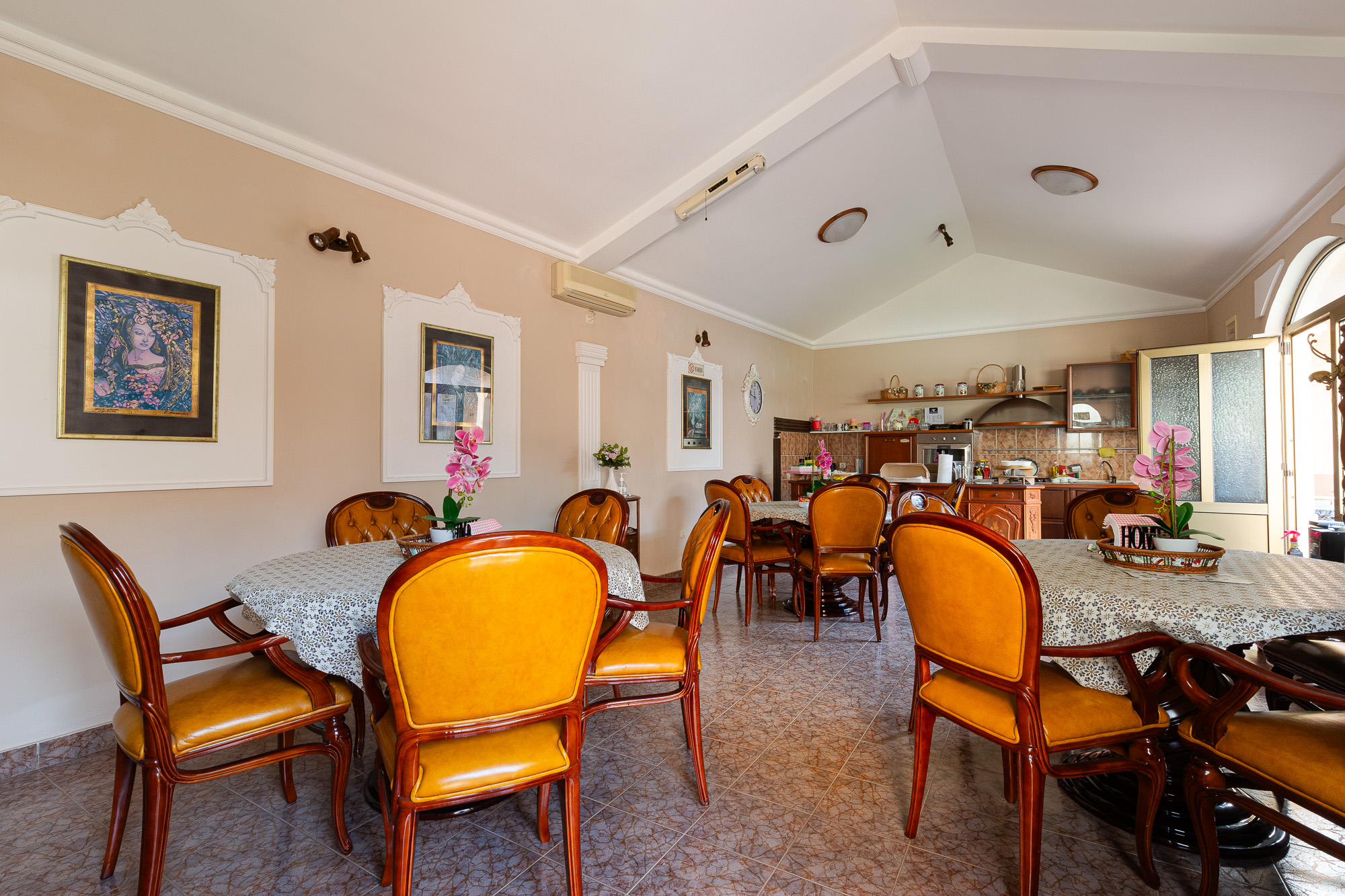 15 bedroom Villa For Sale