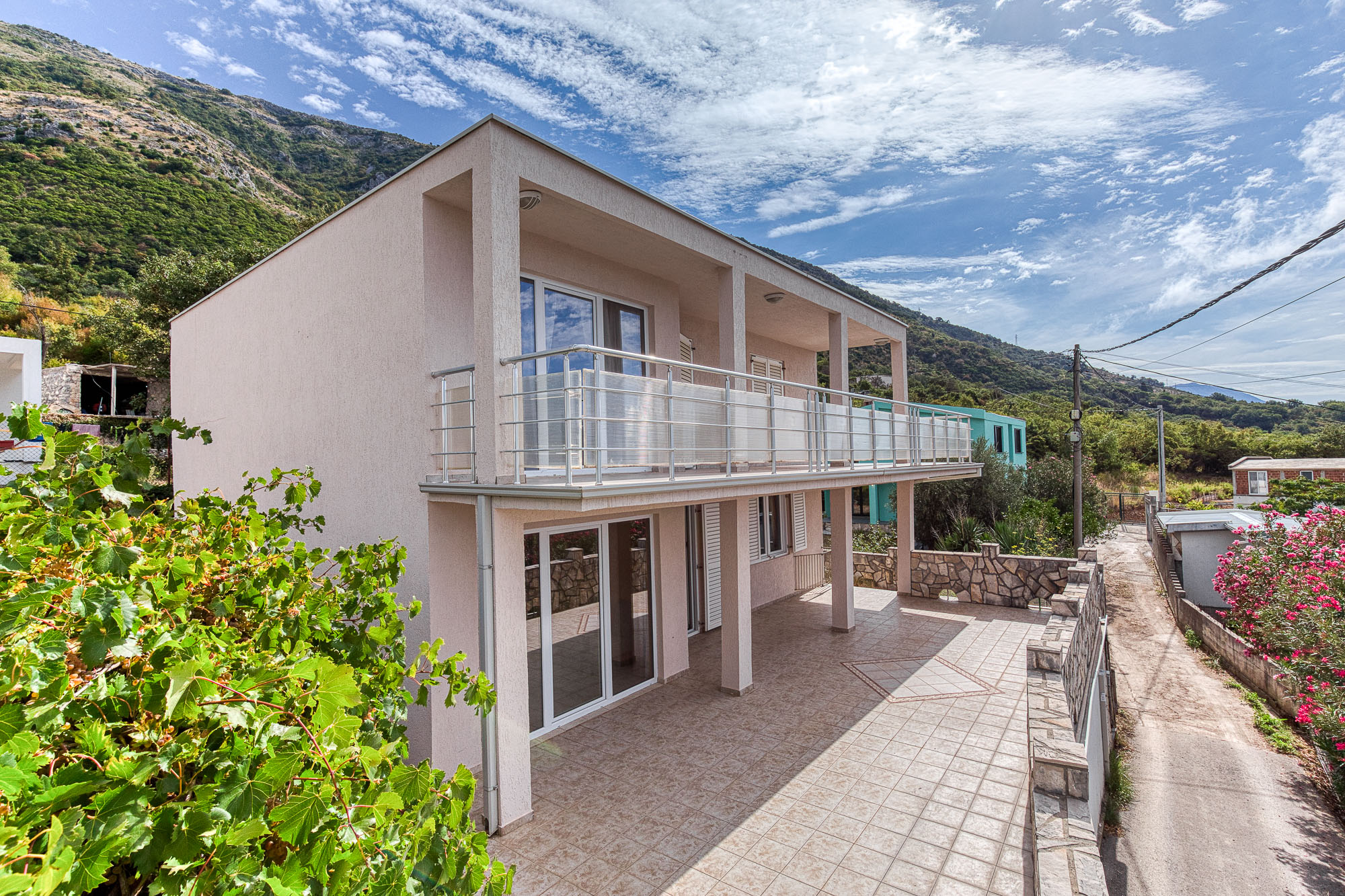 4 bedroom House (unspecified) For Sale