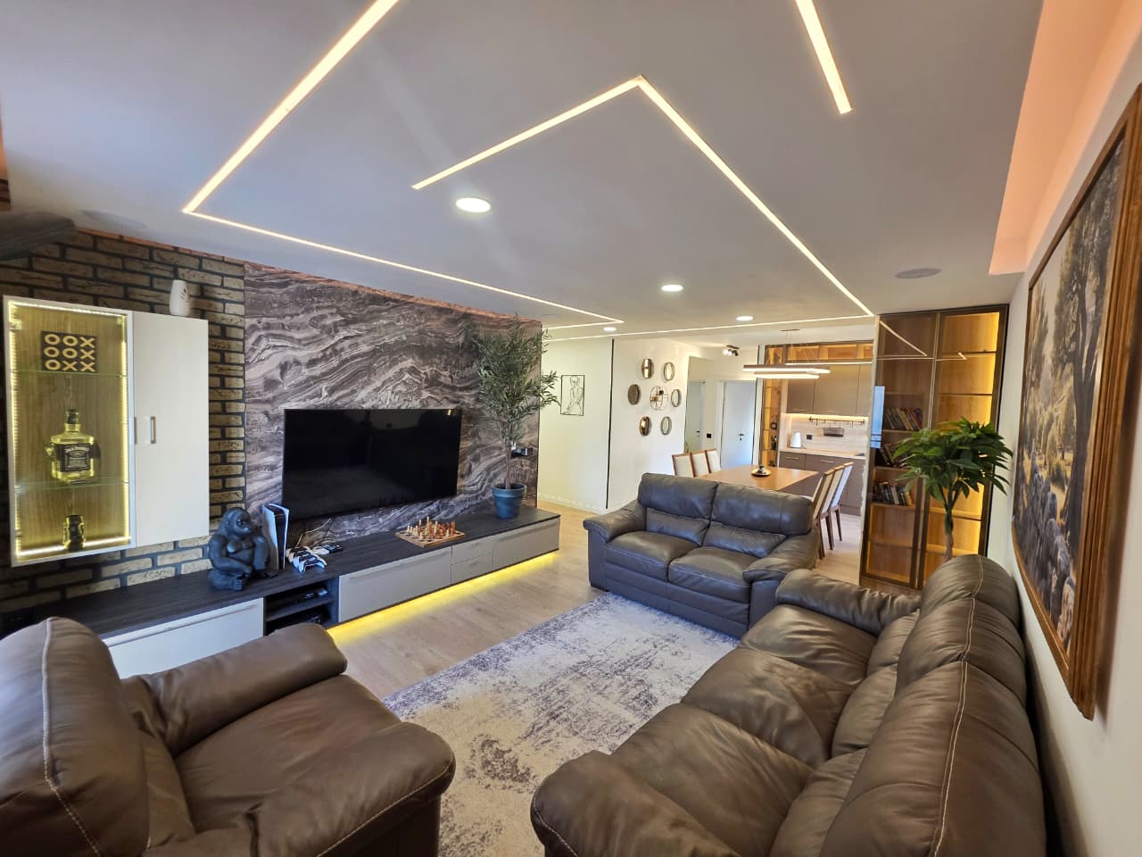 3 bedroom Apartment For Sale