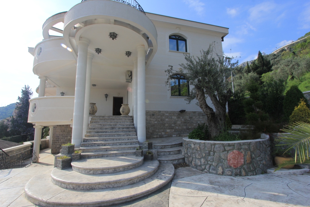 6 bedroom Villa For Sale