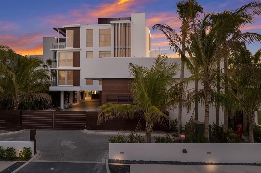 4 bedroom Apartment For Sale
