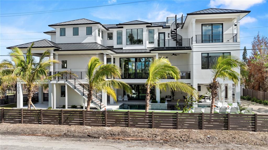 8 bedroom Detached house For Sale