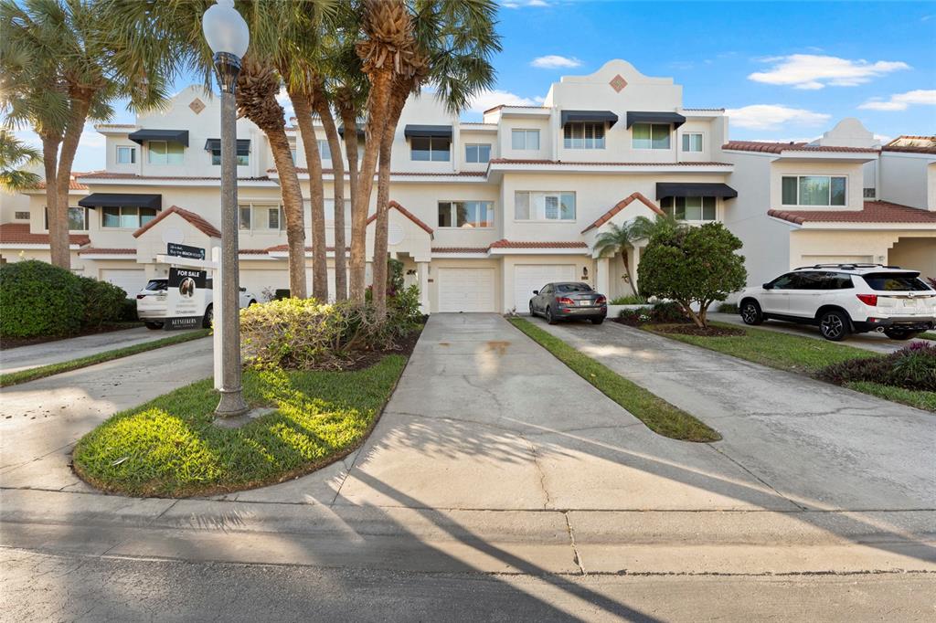 4 bedroom Town house For Sale