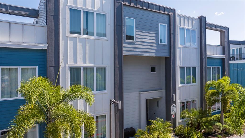 5 bedroom Apartment For Sale