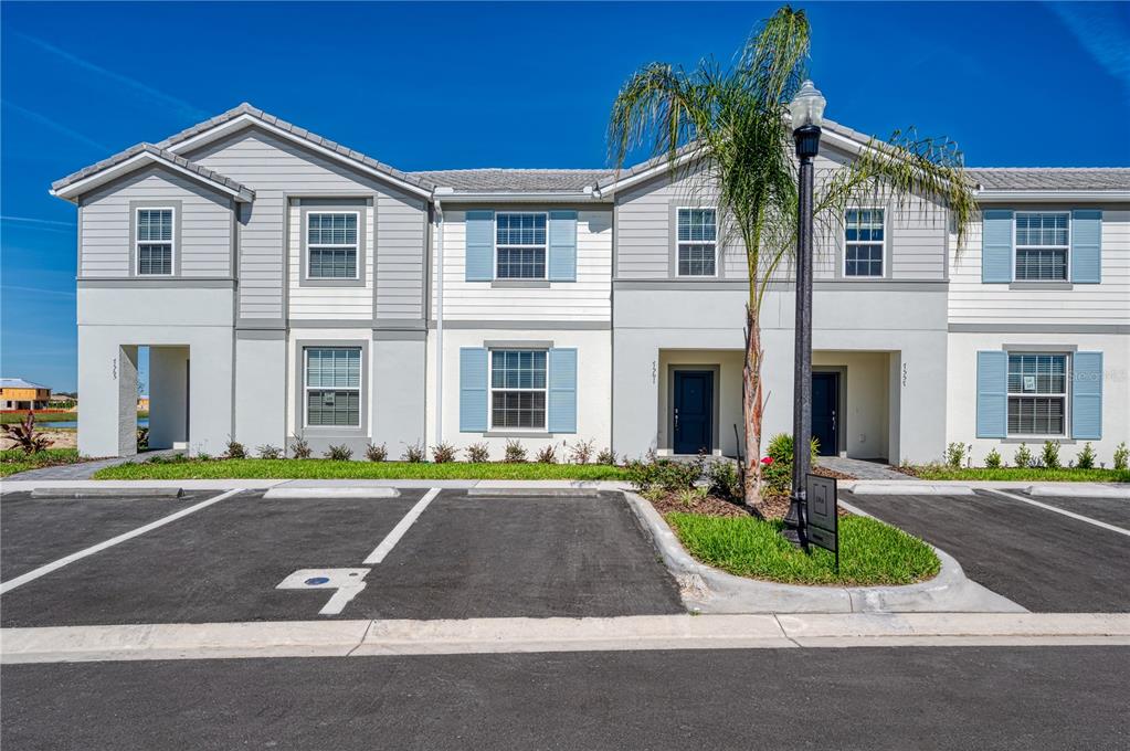 5 bedroom Town house For Sale