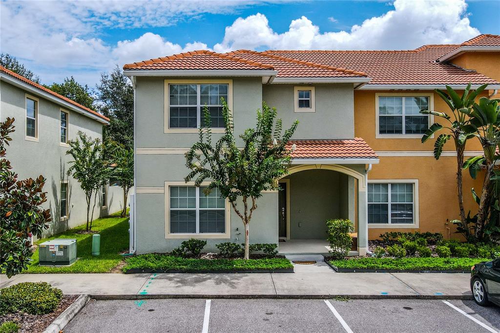 5 bedroom Town house For Sale