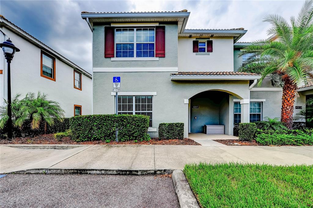 5 bedroom Town house For Sale