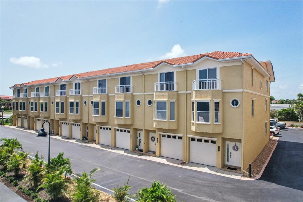 3 bedroom Town house For Sale