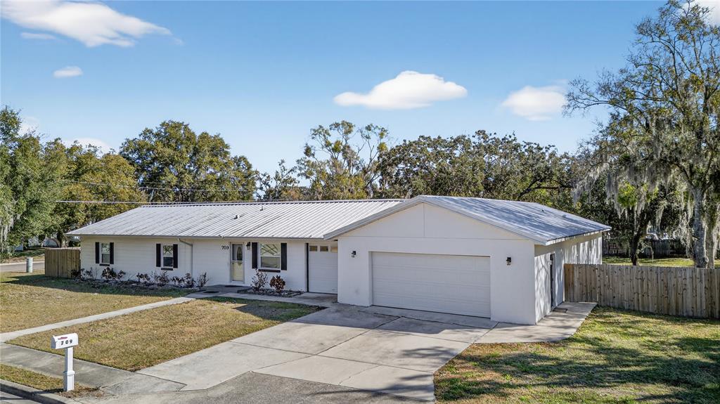 6 bedroom Property For Sale
