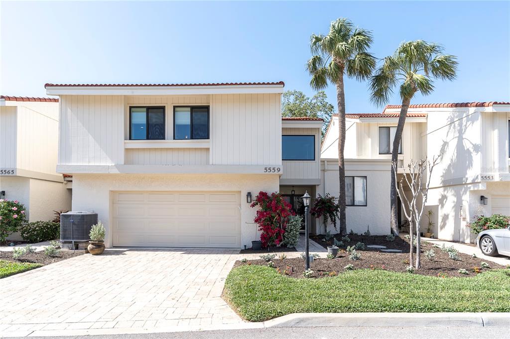 3 bedroom Town house For Sale