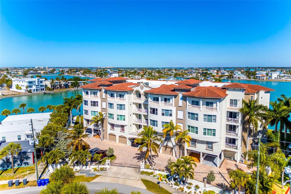 4 bedroom Apartment For Sale