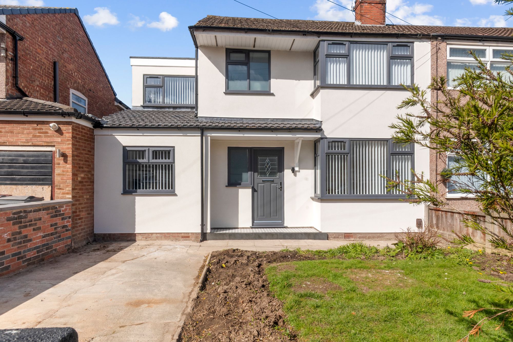 4 bedroom Semi-detached house Under Offer