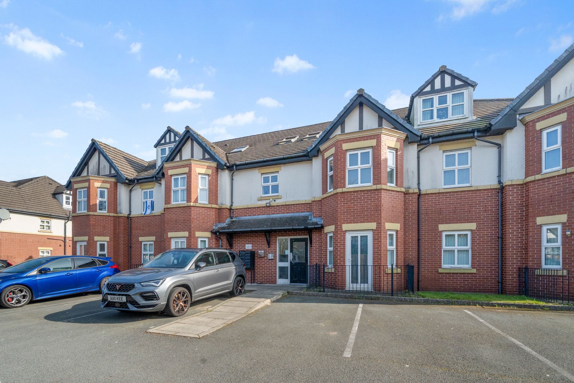 2 bedroom Apartment For Sale