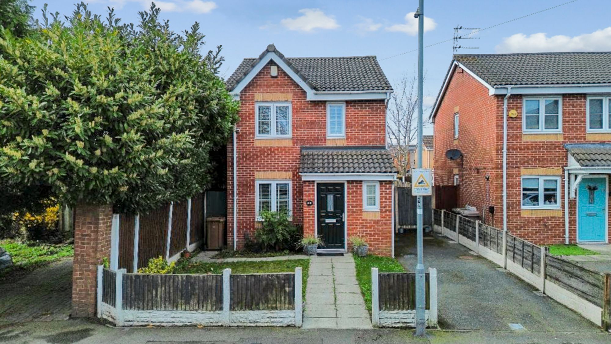 3 bedroom Detached house For Sale