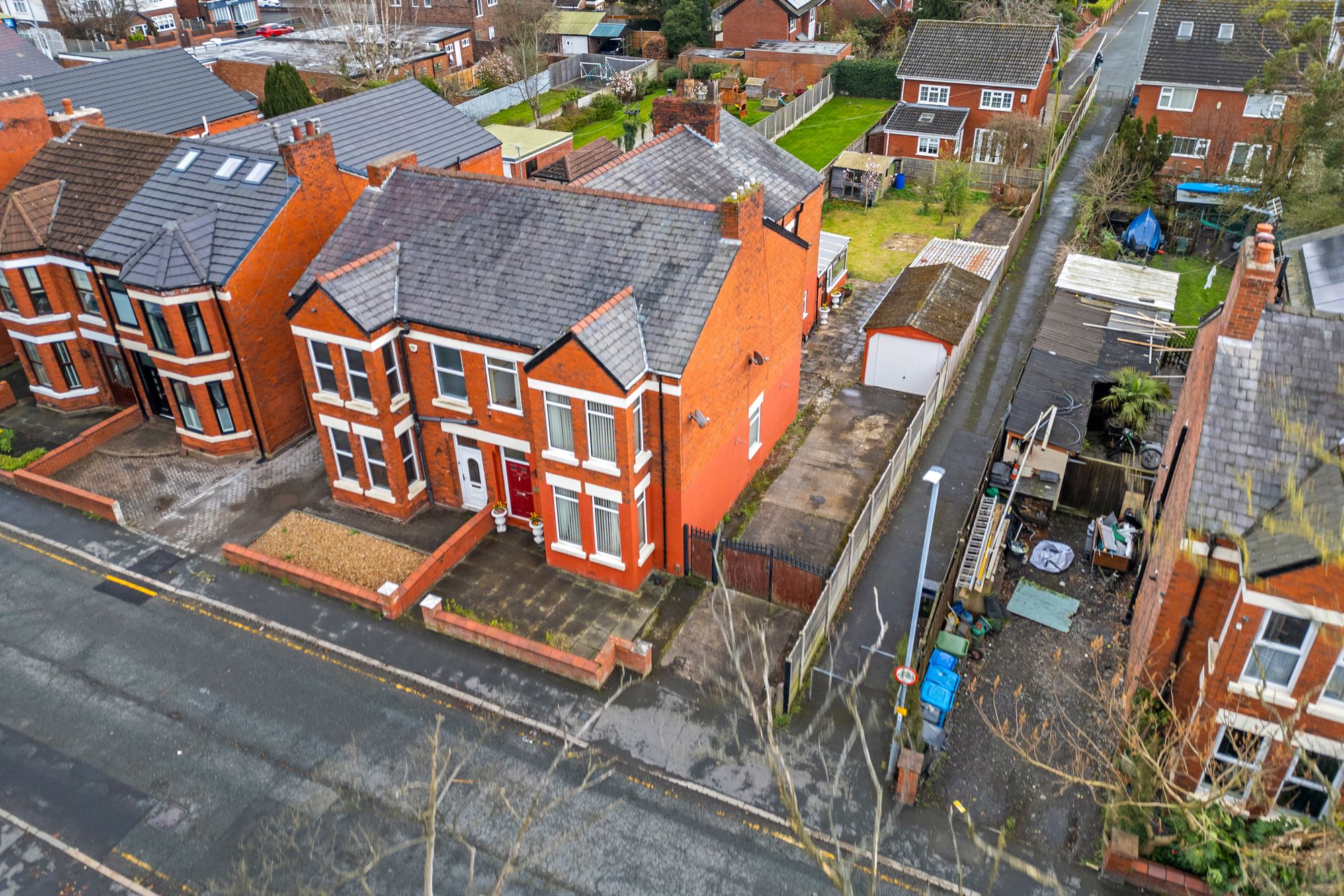 4 bedroom Semi-detached house Under Offer