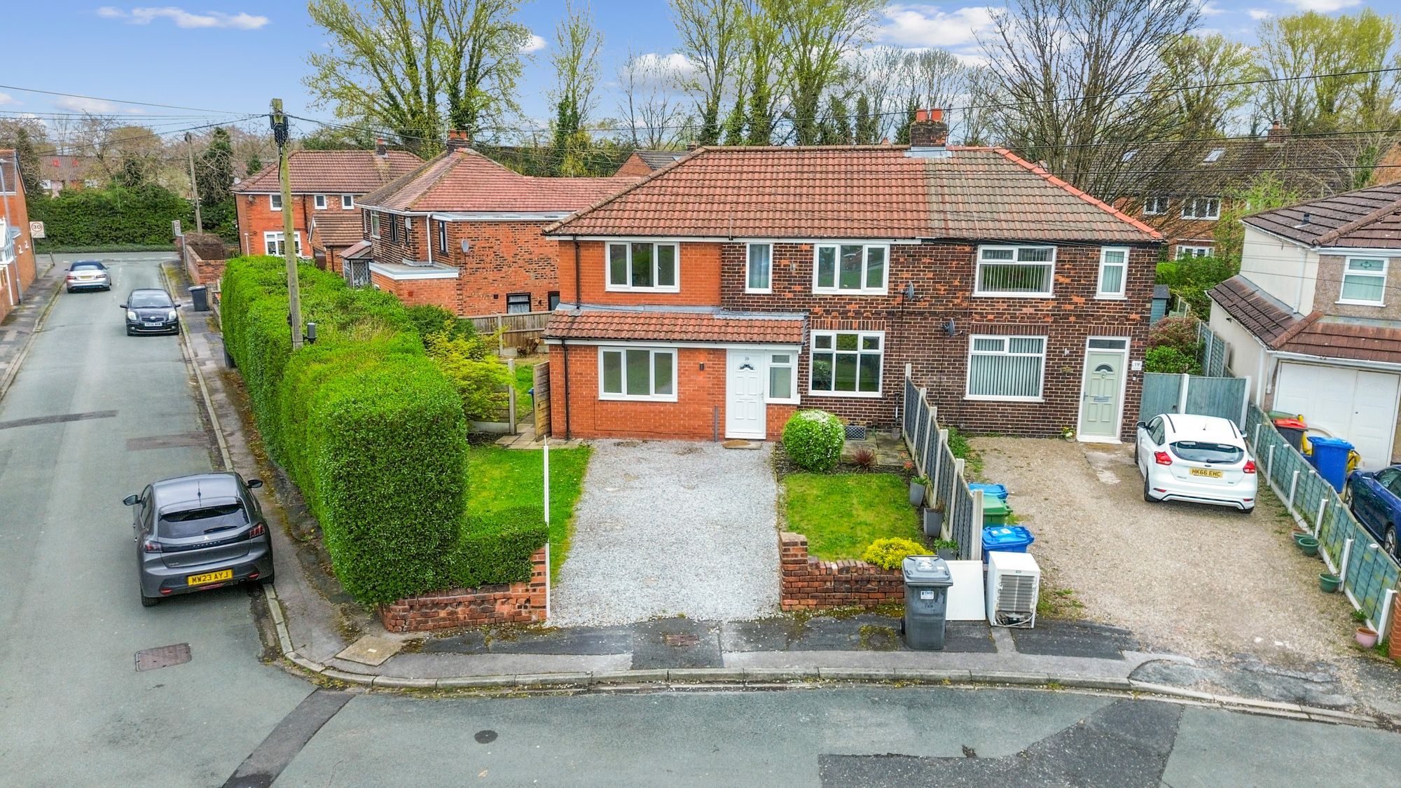 4 bedroom Semi-detached house Under Offer