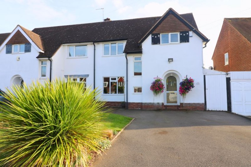 4 bedroom Semi-detached house Under Offer