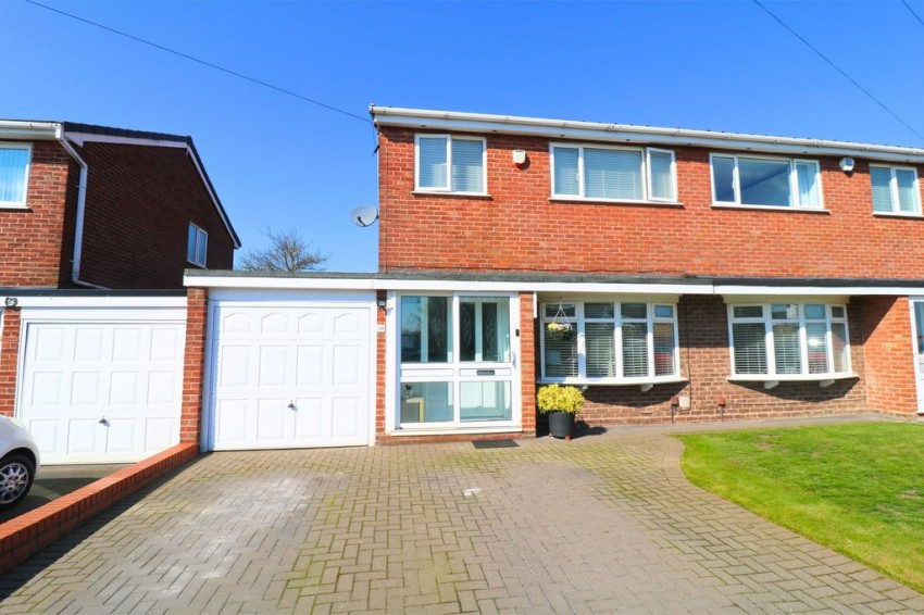 3 bedroom Semi-detached house For Sale