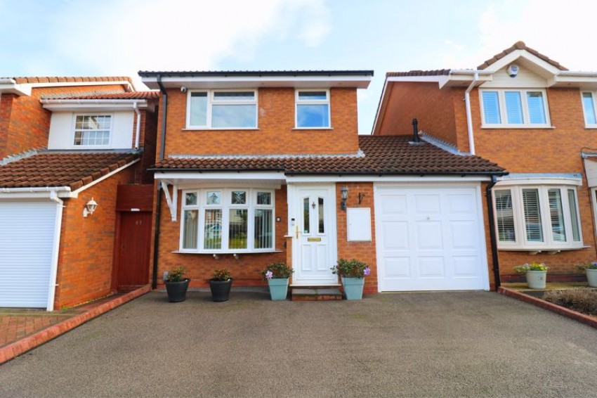 3 bedroom Link detached house Under Offer