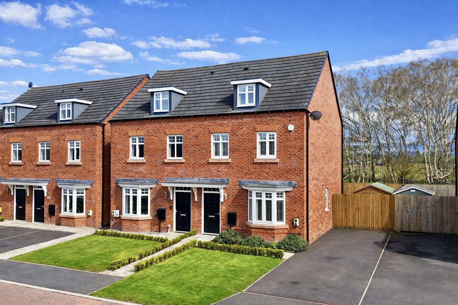 3 bedroom Semi-detached house Sold