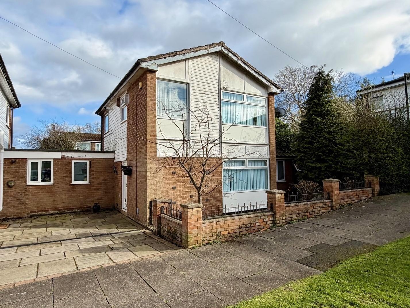 3 bedroom Link detached house Under Offer