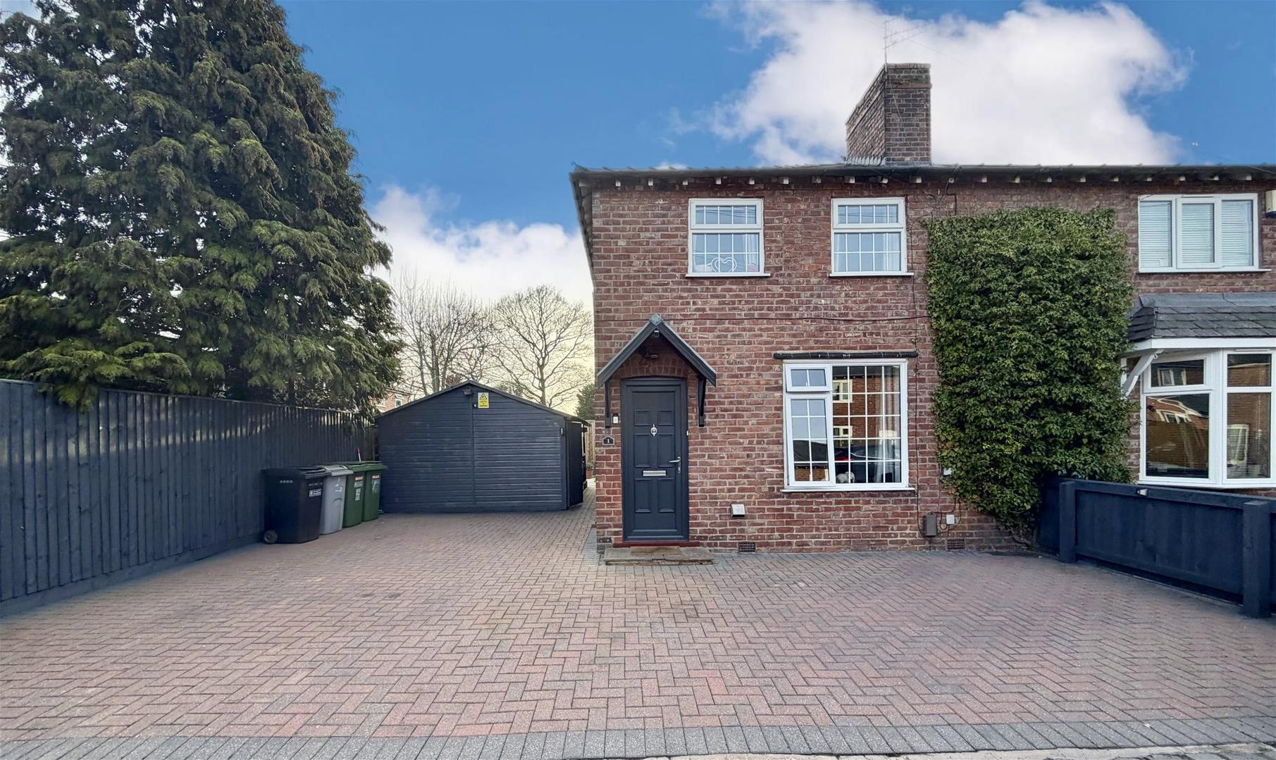 3 bedroom Semi-detached house For Sale
