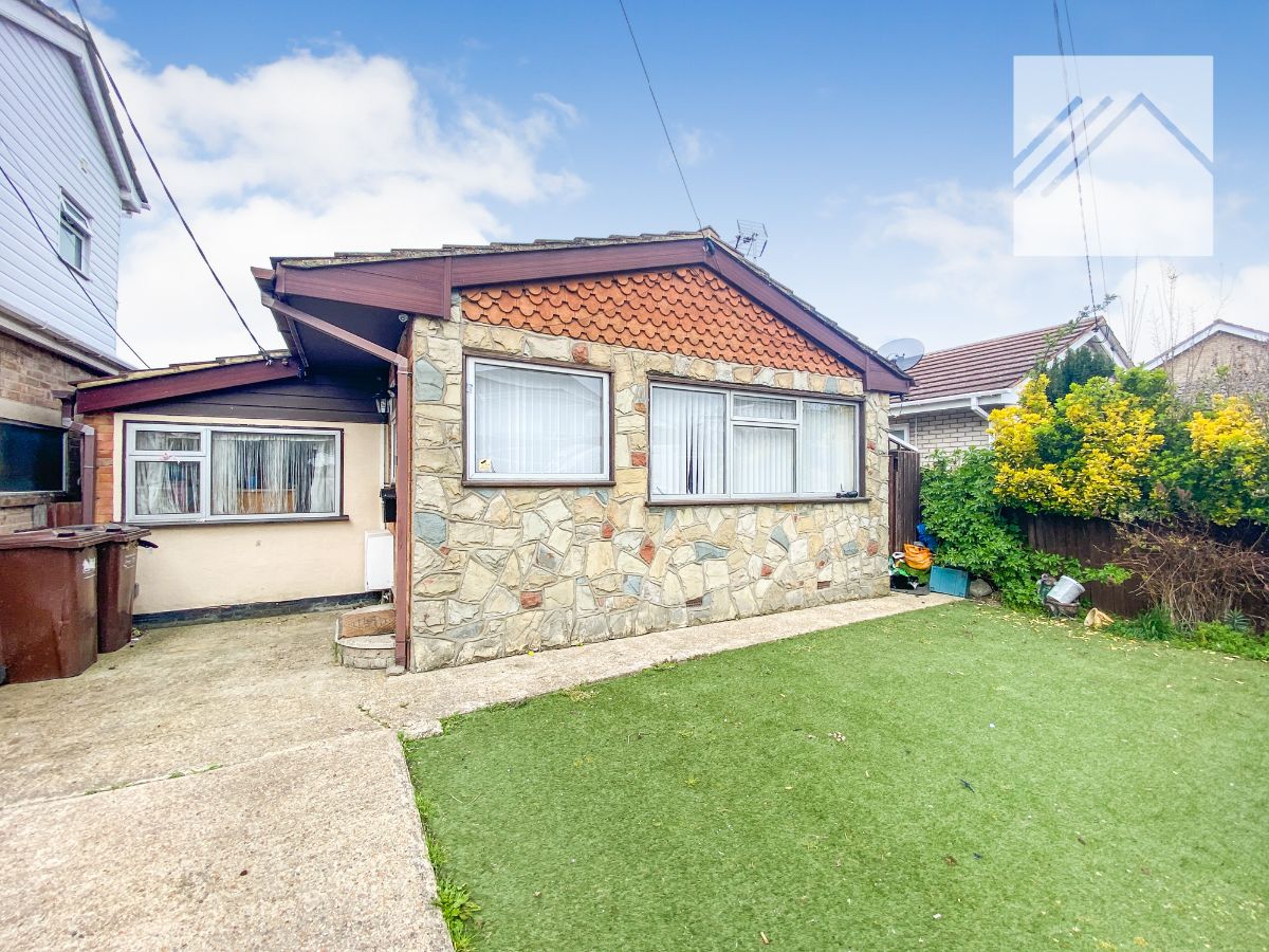 2 bedroom Detached bungalow For Sale