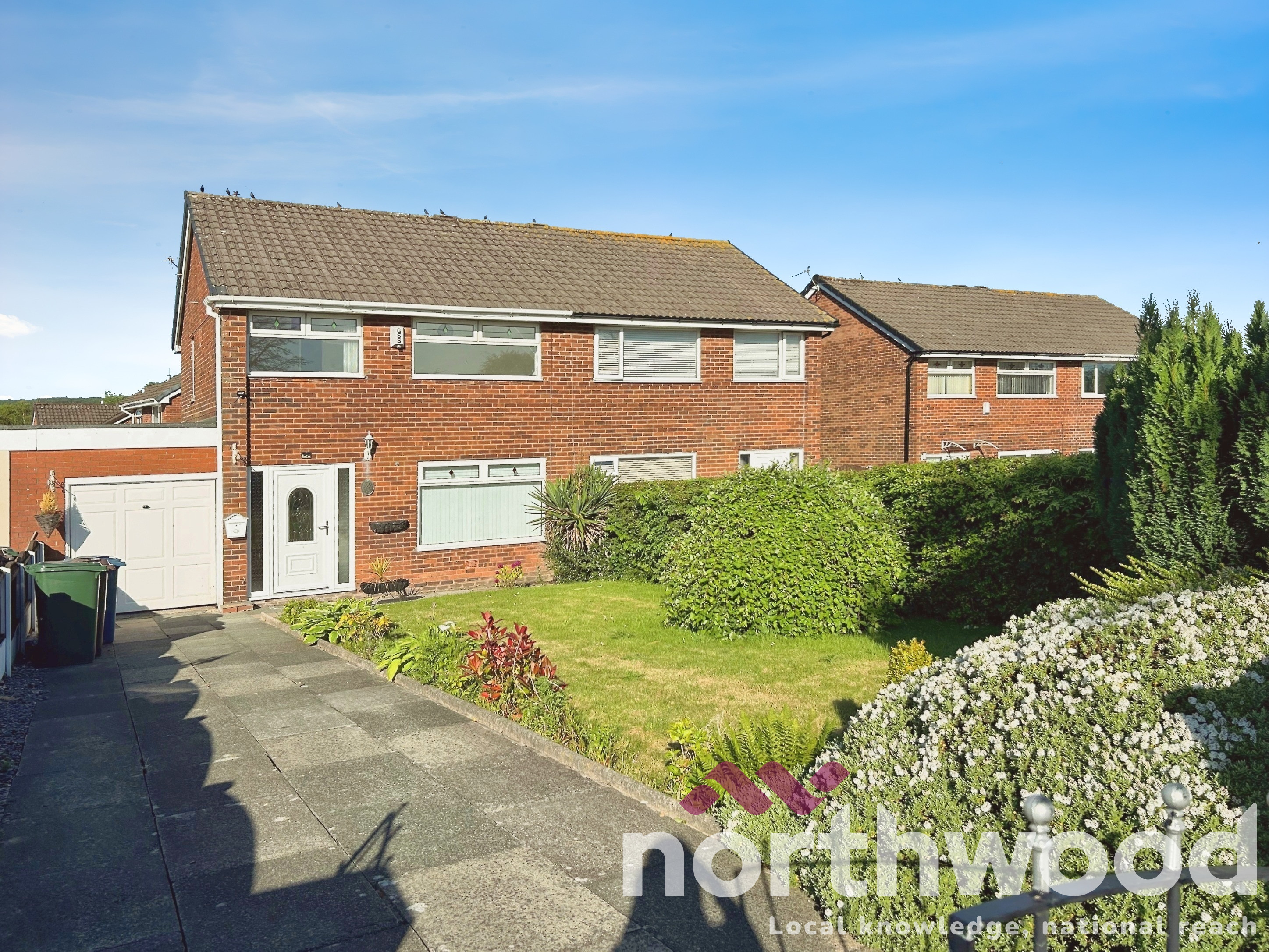 3 bedroom Semi-detached house To Let
