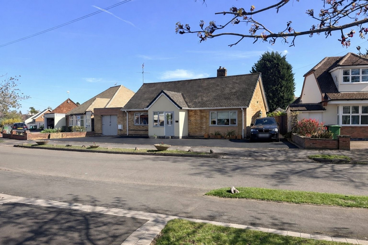3 bedroom Detached house For Sale
