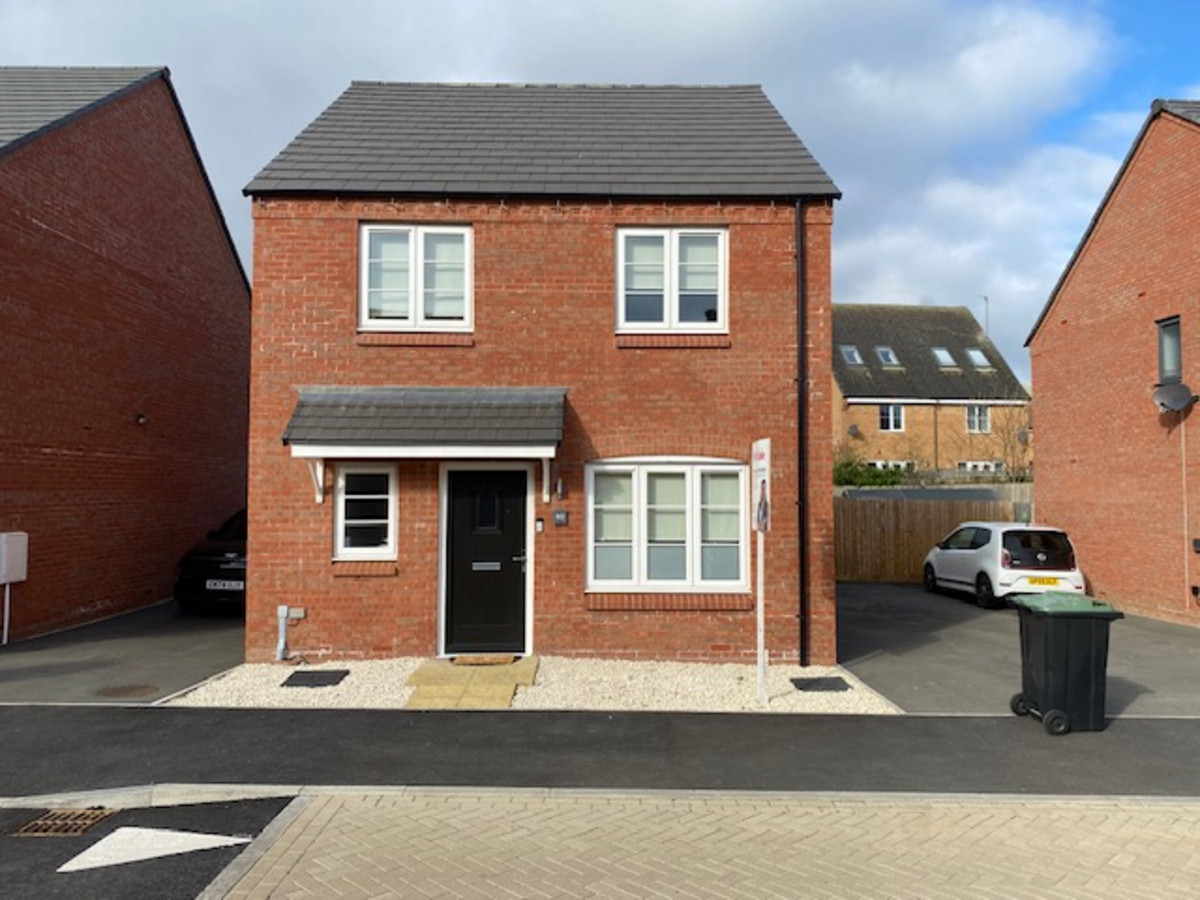 3 bedroom Detached house For Sale