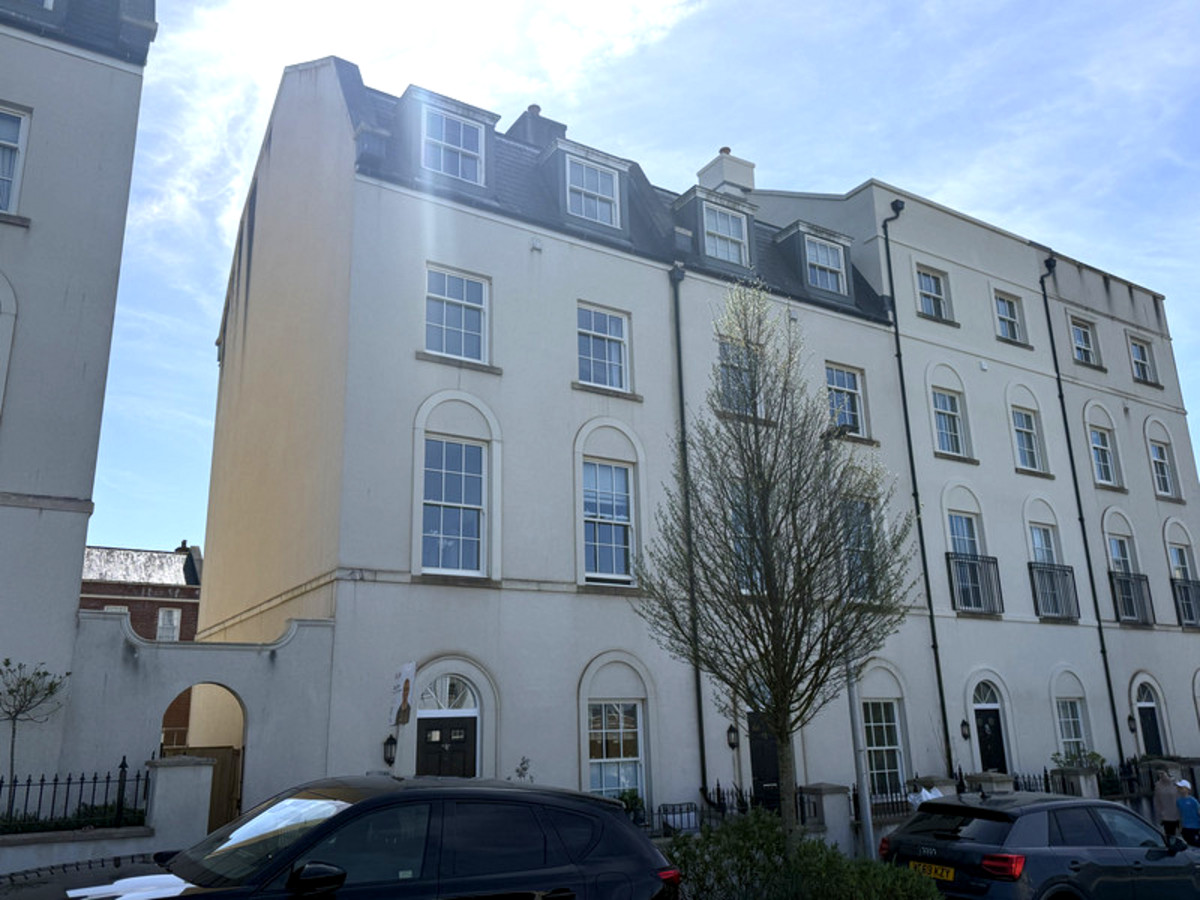 5 bedroom House (unspecified) For Sale