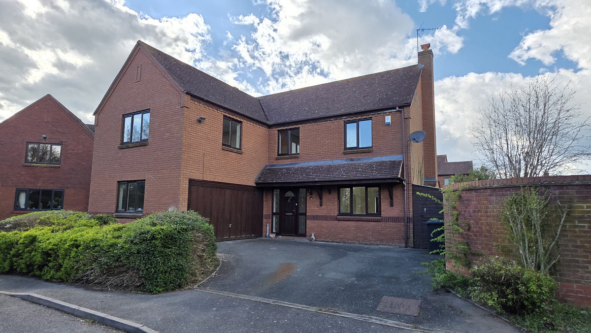 5 bedroom House (unspecified) For Sale