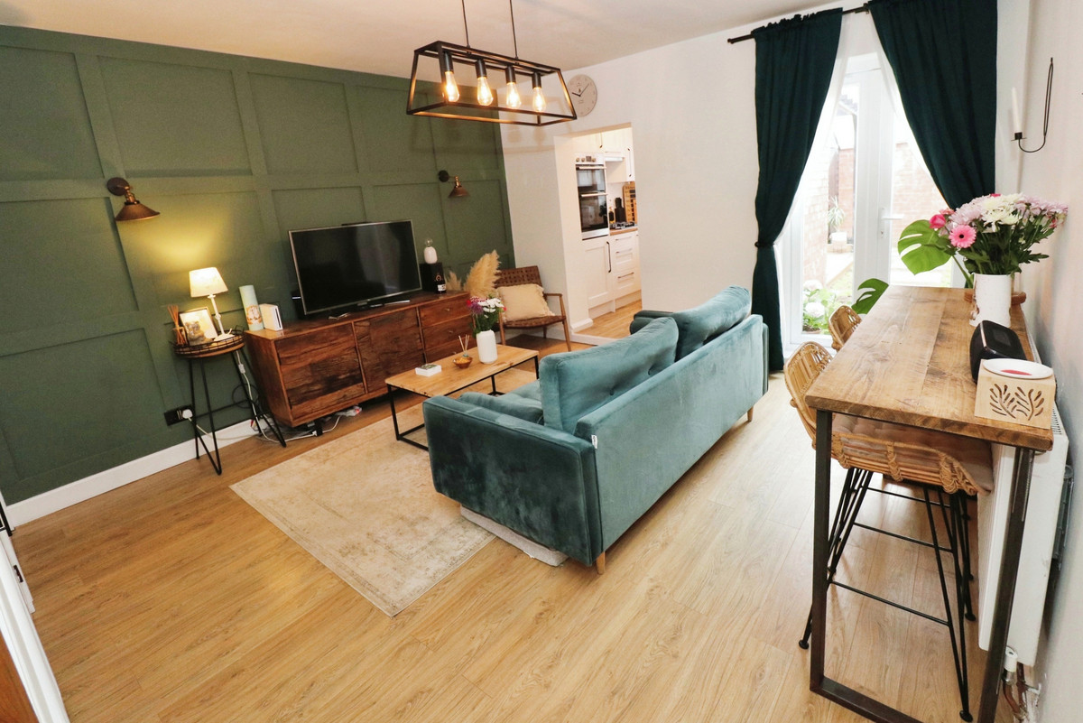 2 bedroom End of terrace house For Sale