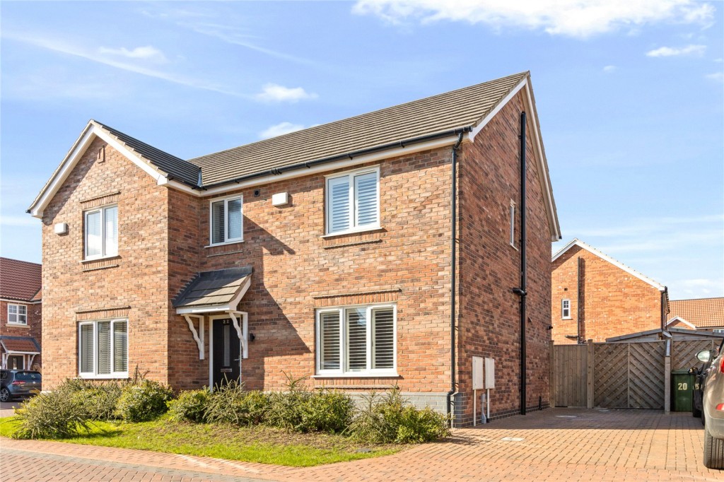3 bedroom Semi-detached house For Sale