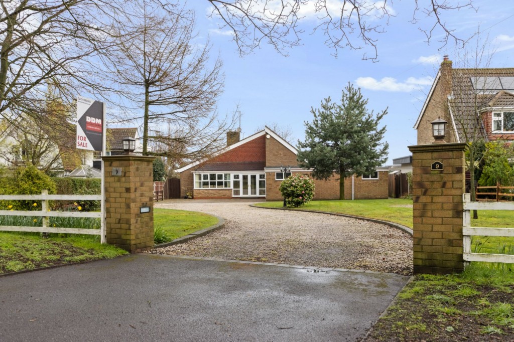 3 bedroom Detached bungalow Under Offer