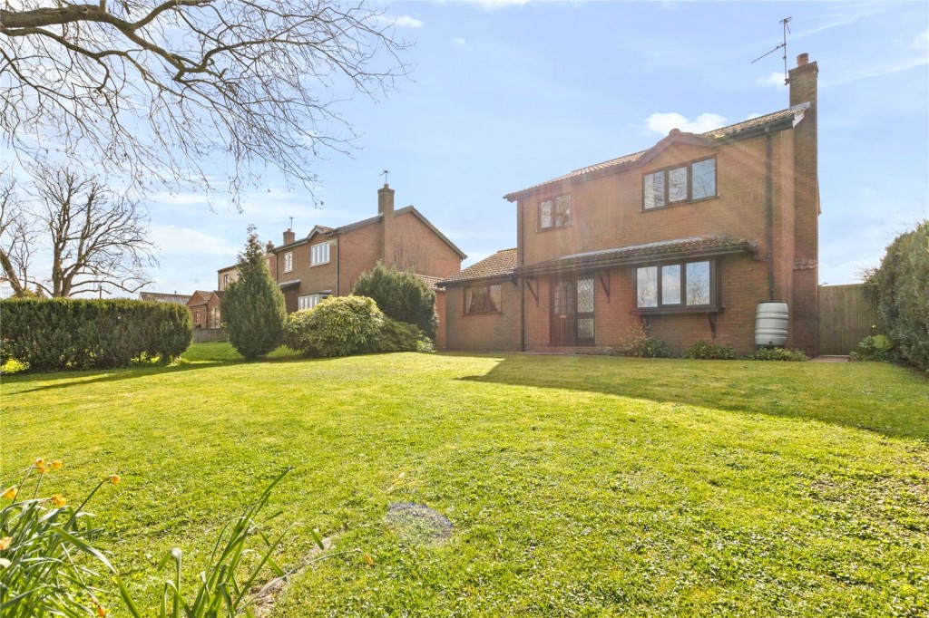 3 bedroom Detached house For Sale
