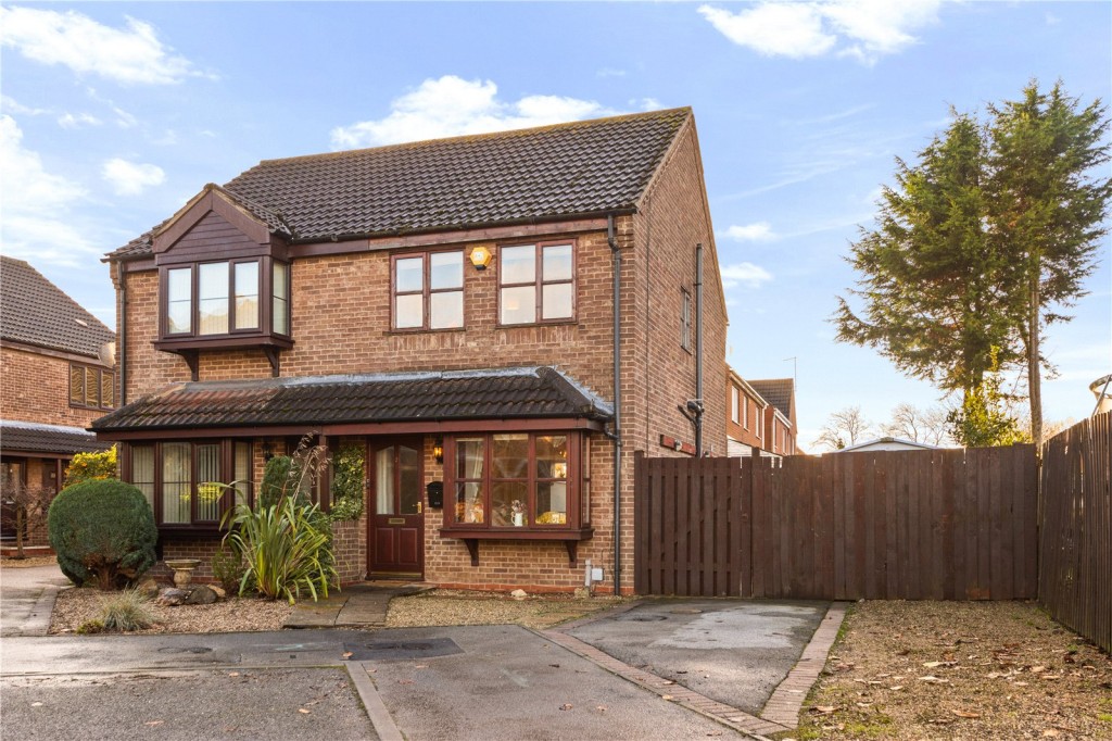 2 bedroom Semi-detached house Under Offer