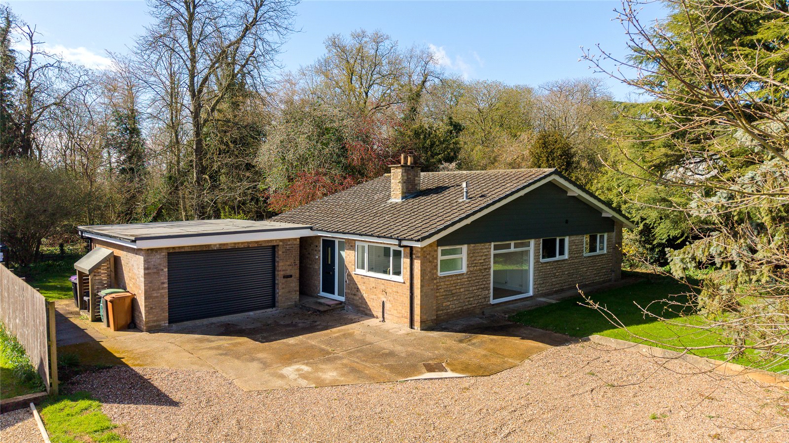 3 bedroom Detached house Under Offer