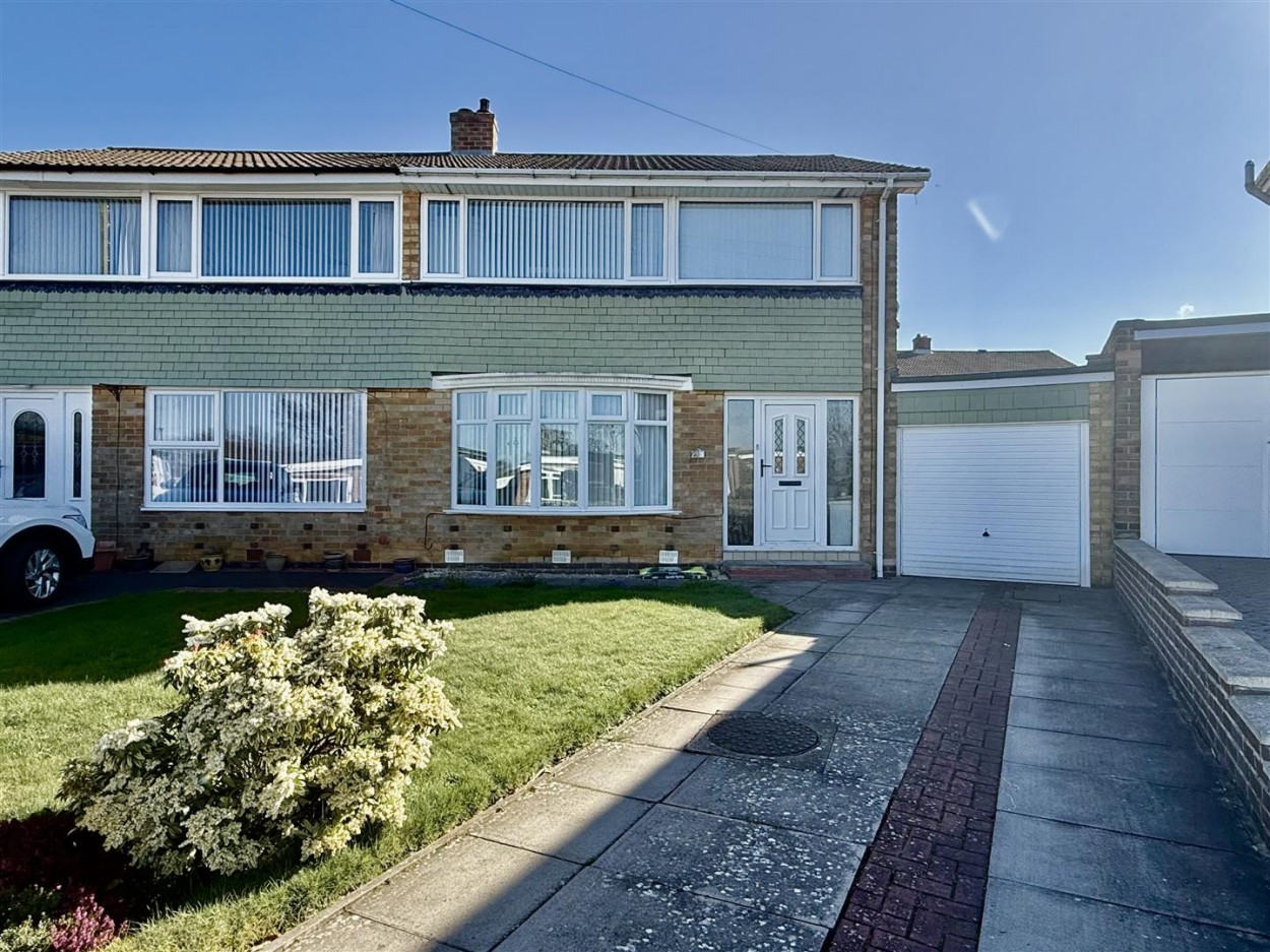 3 bedroom Detached house Under Offer
