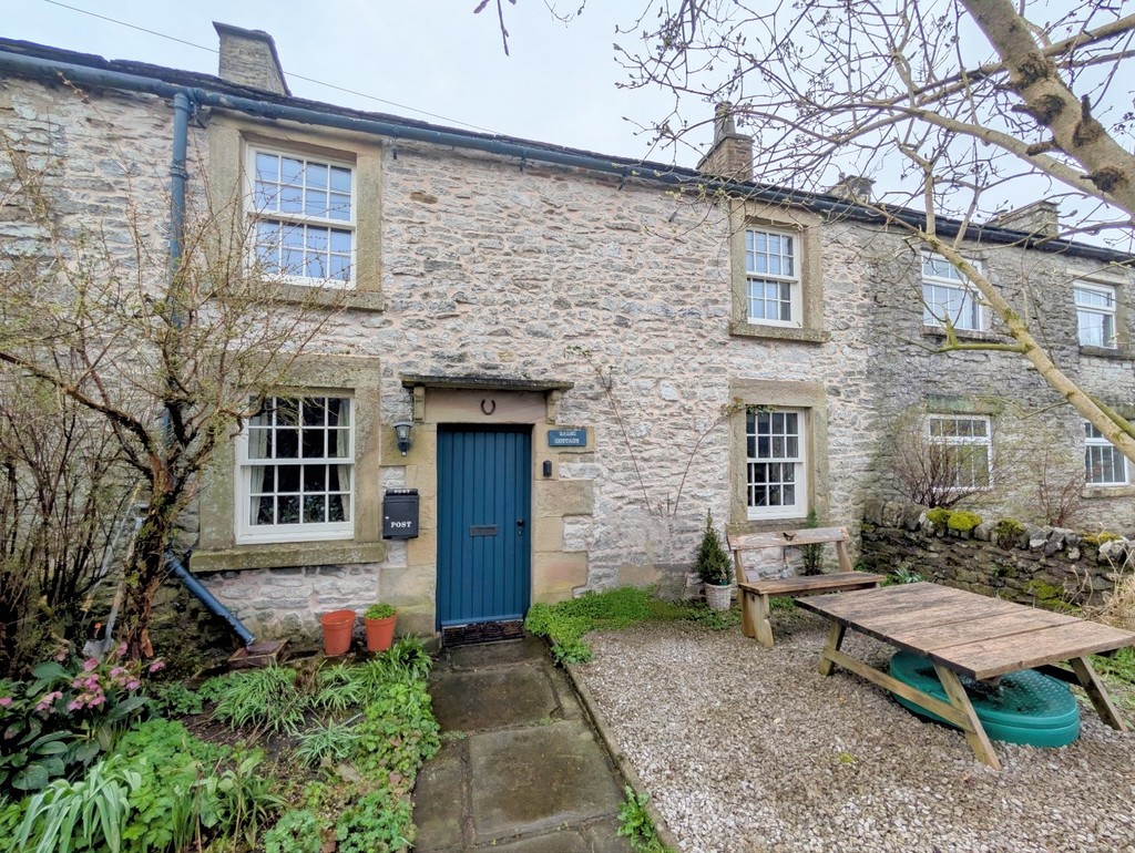 2 bedroom Cottage For Sale