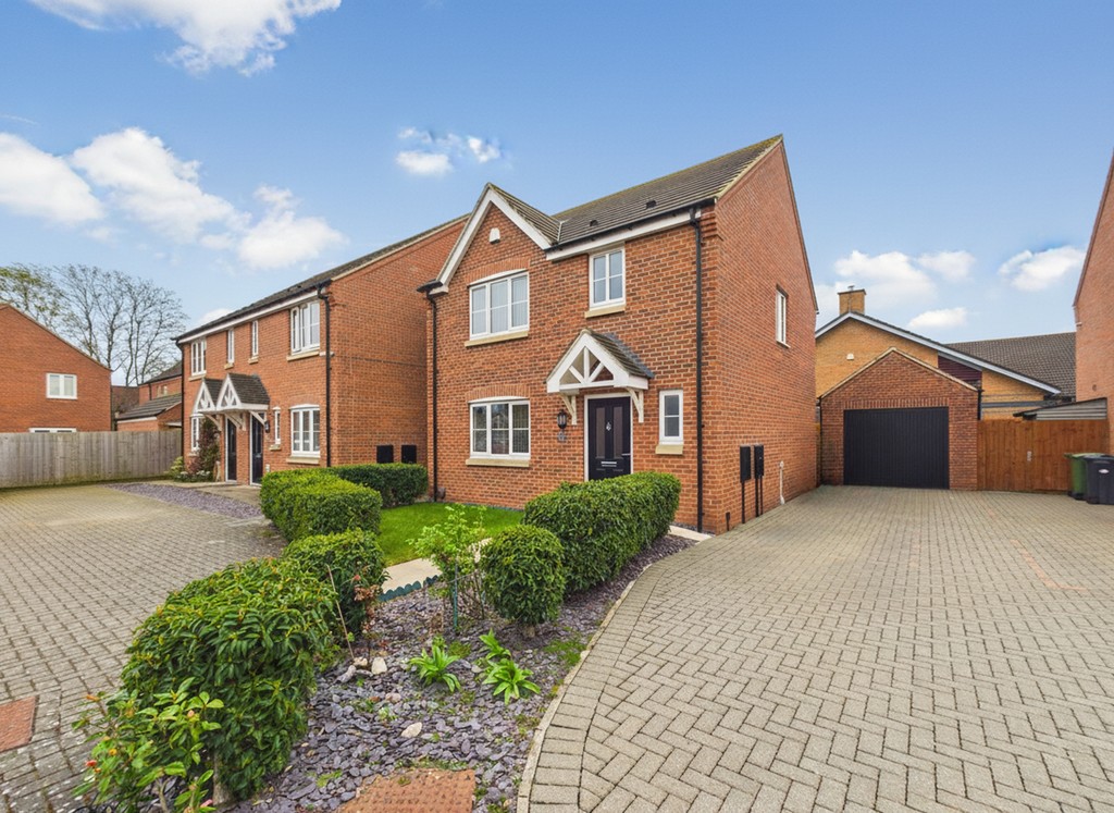 3 bedroom Detached house For Sale