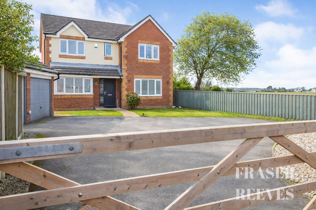 4 bedroom Detached house For Sale