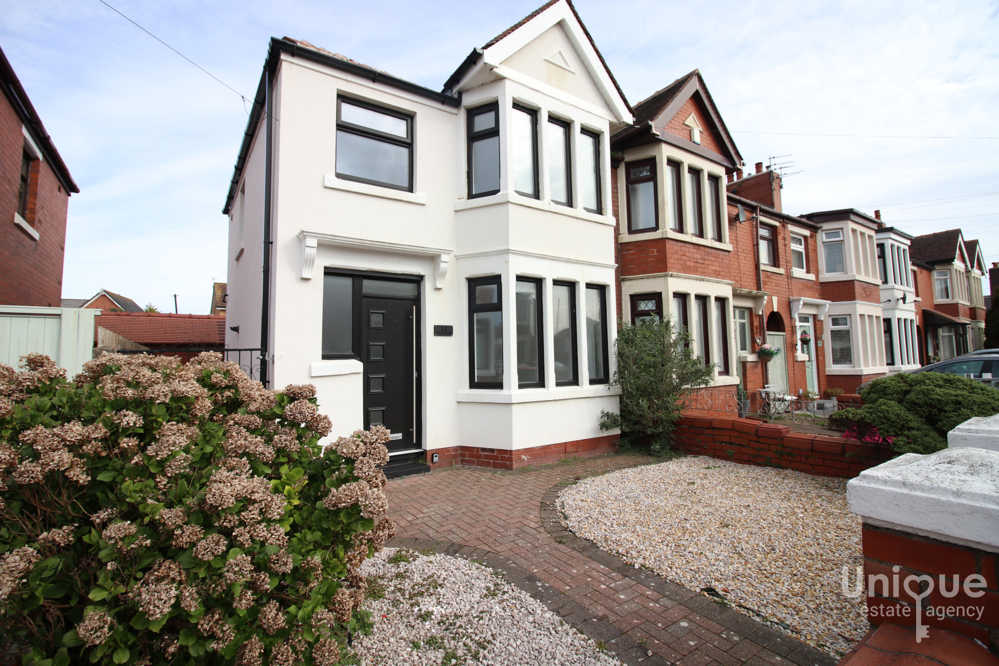 3 bedroom End of terrace house Under Offer