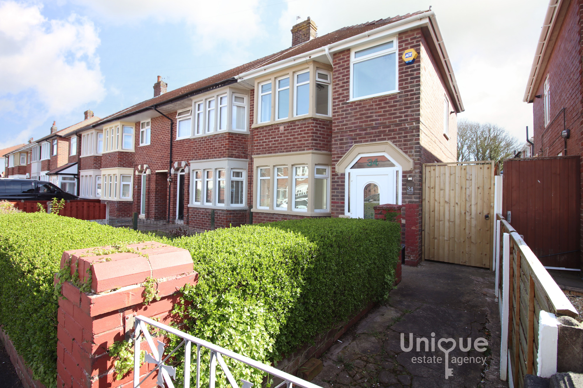 3 bedroom End of terrace house Under Offer