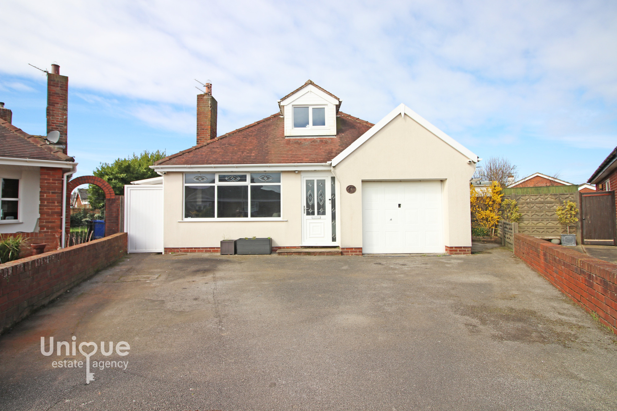 3 bedroom Detached house Under Offer